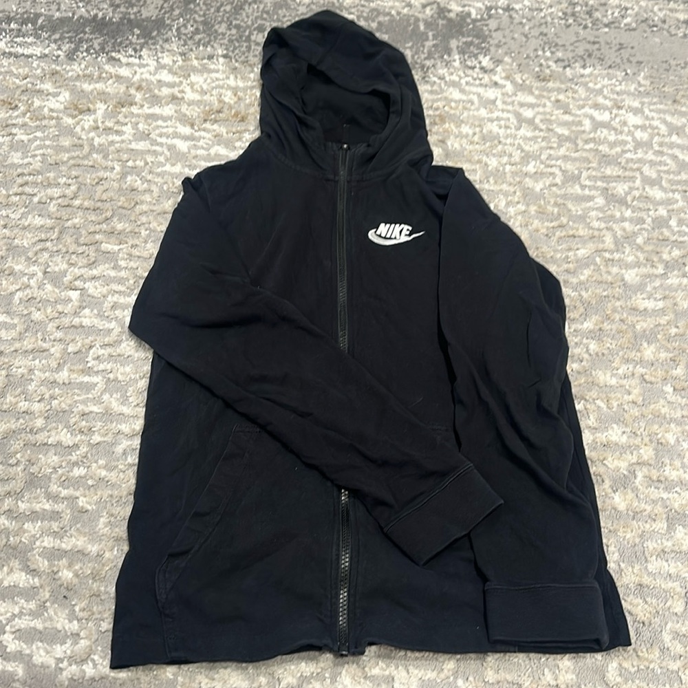 nike kids black hoodie with pockets